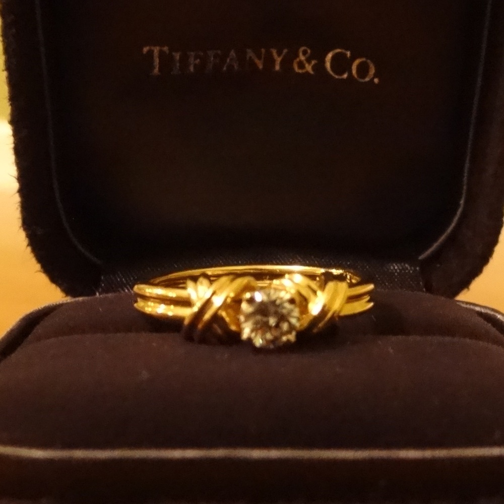 Tiffany and Co Yellow Gold XO diamond ring - Picture 1 of 12